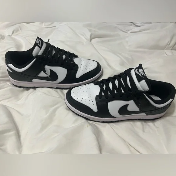 Nike Dunk Low “panda” - Picture 5 of 8